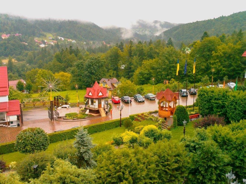 فندق ياريمتشيفي  Karpaty المظهر الخارجي الصورة