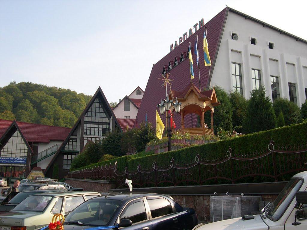 فندق ياريمتشيفي  Karpaty المظهر الخارجي الصورة