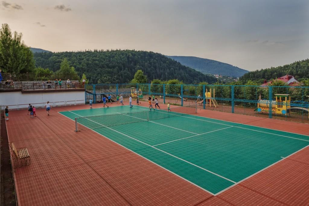 فندق ياريمتشيفي  Karpaty المظهر الخارجي الصورة